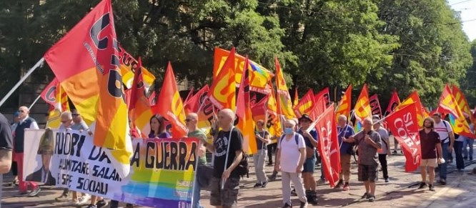 Scopri di più sull'articolo A MILANO MIGLIAIA DI LAVORATORI IN LOTTA CONTRO LA GUERRA