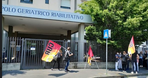 I lavoratori del Polo Geriatrico Riabilitativo e della RSA Anni Azzurri San Faustino protestano.
