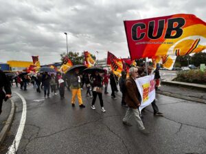 I sindacalist bloccano rotonda di via dell'artigianato davanti a Ikea Carugate.