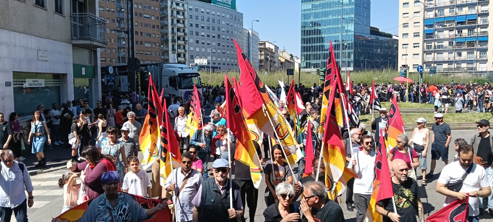 Scopri di più sull'articolo MayDay a Milano, intervento in piazza e intervista a Mattia Scolari