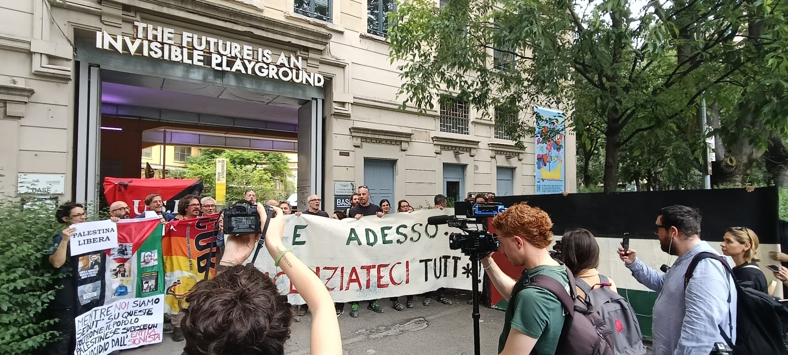 Scopri di più sull'articolo Presidio ai Laboratori Ansaldo in solidarietà con la maschera licenziata dalla Scala